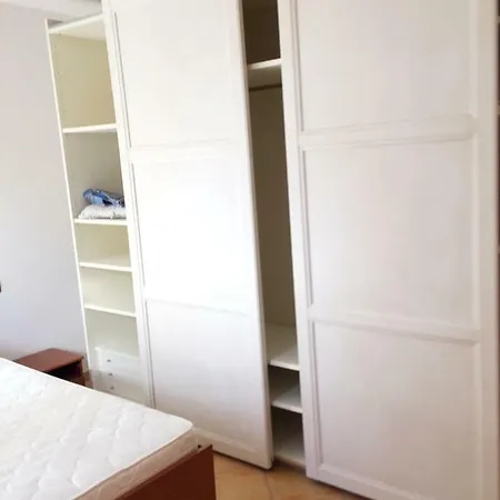 Ad Apartment